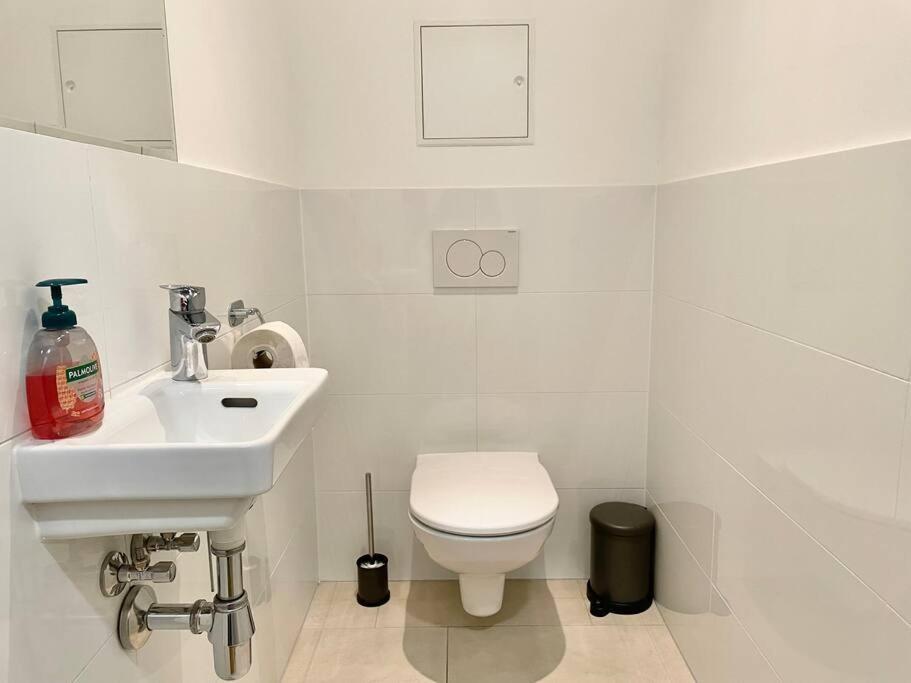 Premium Apartment With Terrace, A/C, Free Wifi And Netflix Wien Eksteriør billede